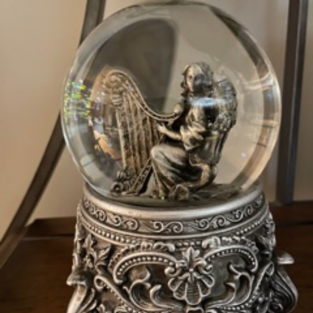 Angel with Harp Waterglobe